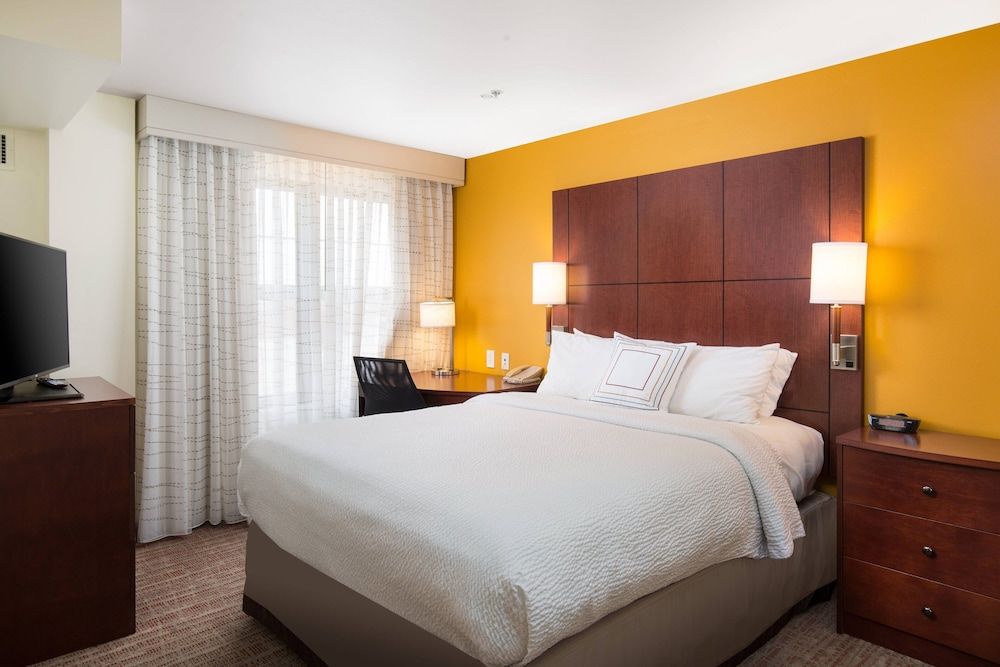 Studio Suite, 1 King Bed with Sofa bed (Mobility Accessible, Tub)