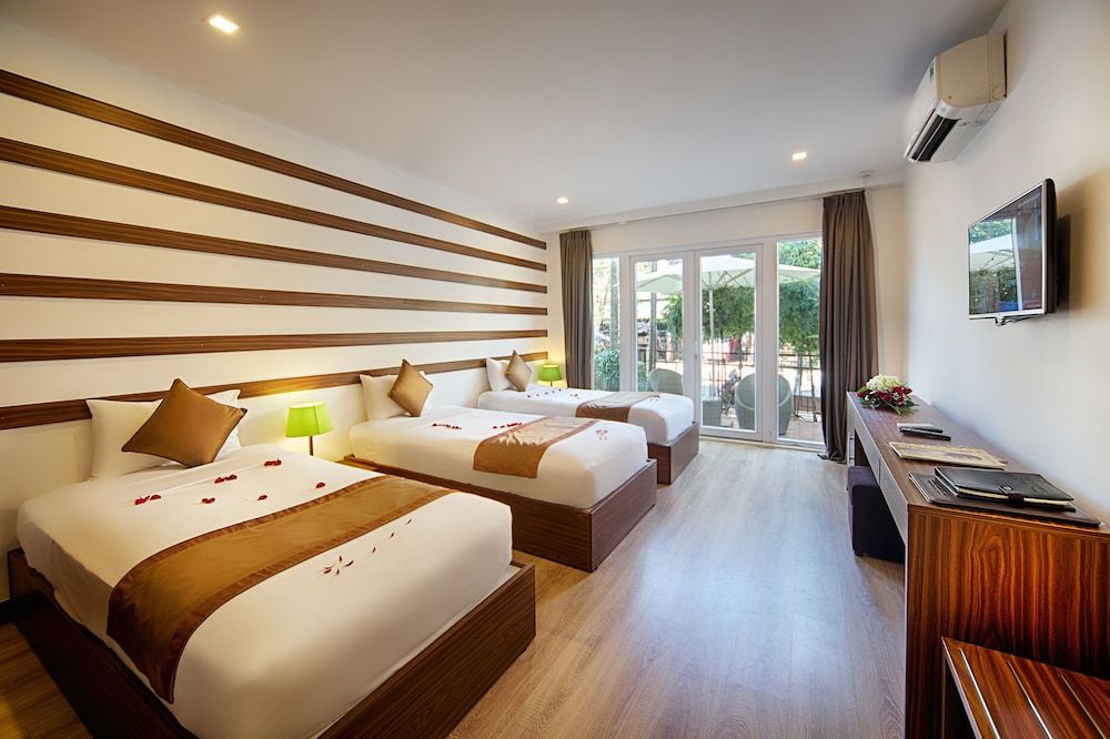 Vinh Hung 2 City Hotel Superior Room 4