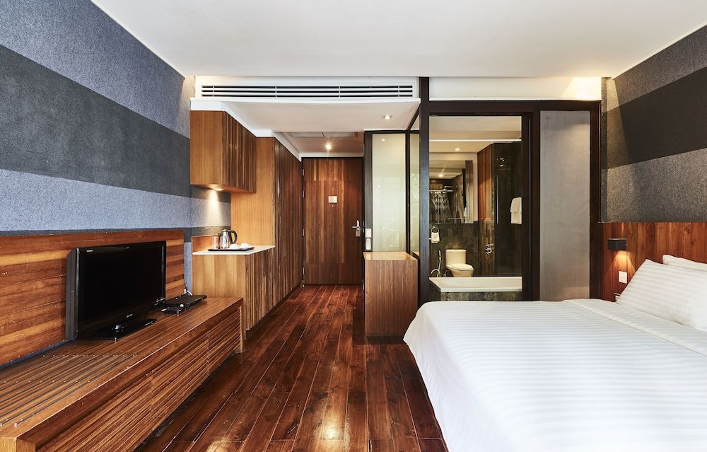 LUXX Langsuan Hotel Studio Room (King Size Bed)