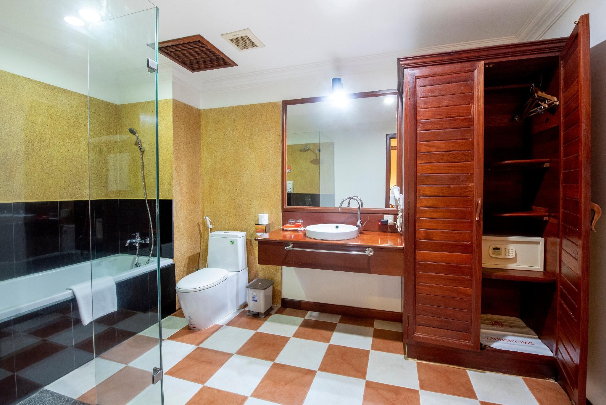 undefined The Suite By Royal Crown Hotel 10