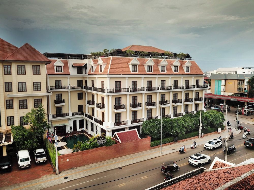 undefined The Suite By Royal Crown Hotel 3