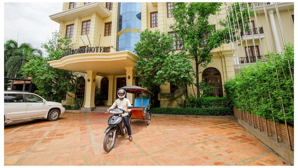 undefined The Suite By Royal Crown Hotel 4