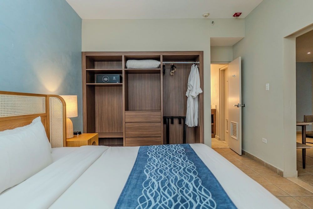 Suite, 1 King Bed, Non Smoking
