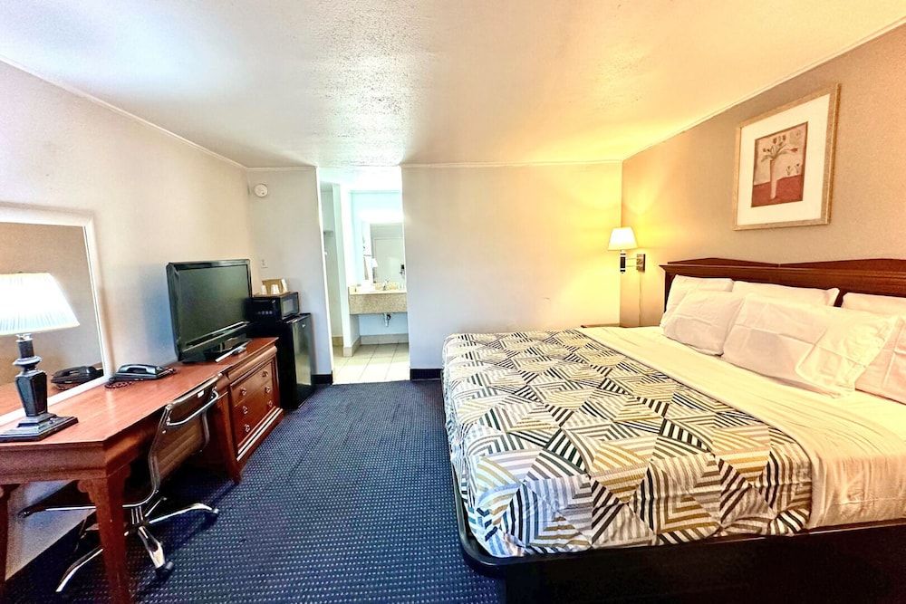 Single Room, 1 King Bed, Non Smoking