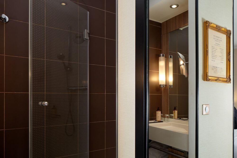 Hotel Les Théâtres Classic Room, 1 Queen Bed 5