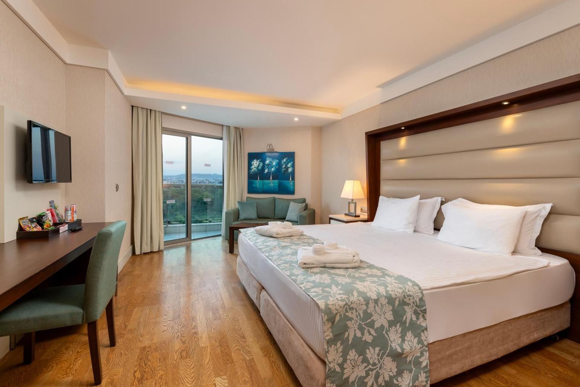 Deluxe Room, Side Sea View