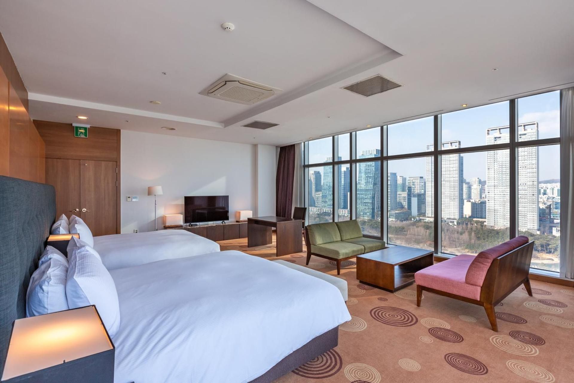 Orakai Songdo Park Hotel, BW Premier Collection Suite - 2 Queen Beds, Nonsmoking, Presidential Room, Whirlpool, Living Room 2