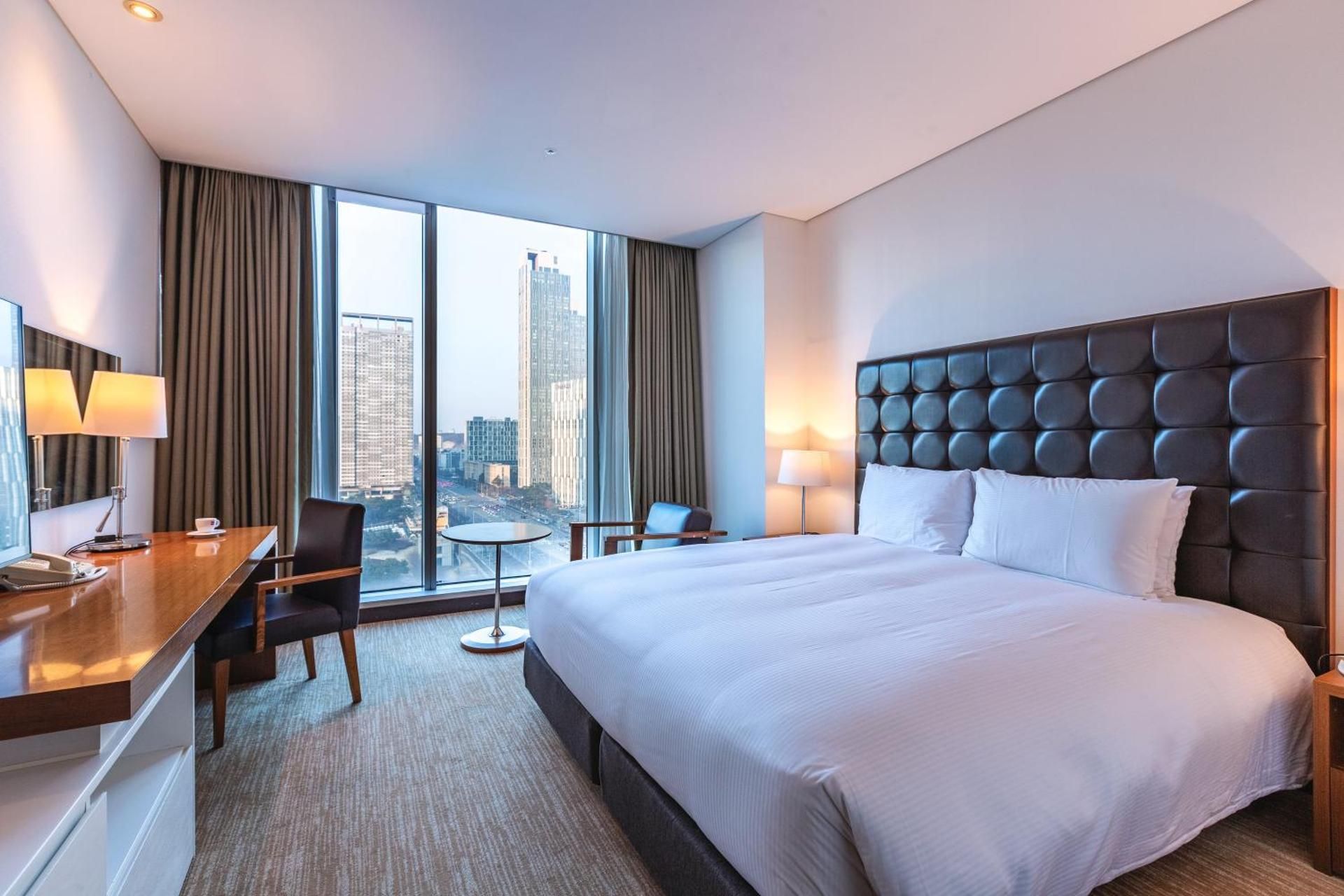 1 Queen Bed, Nonsmoking, Deluxe Room, Park View