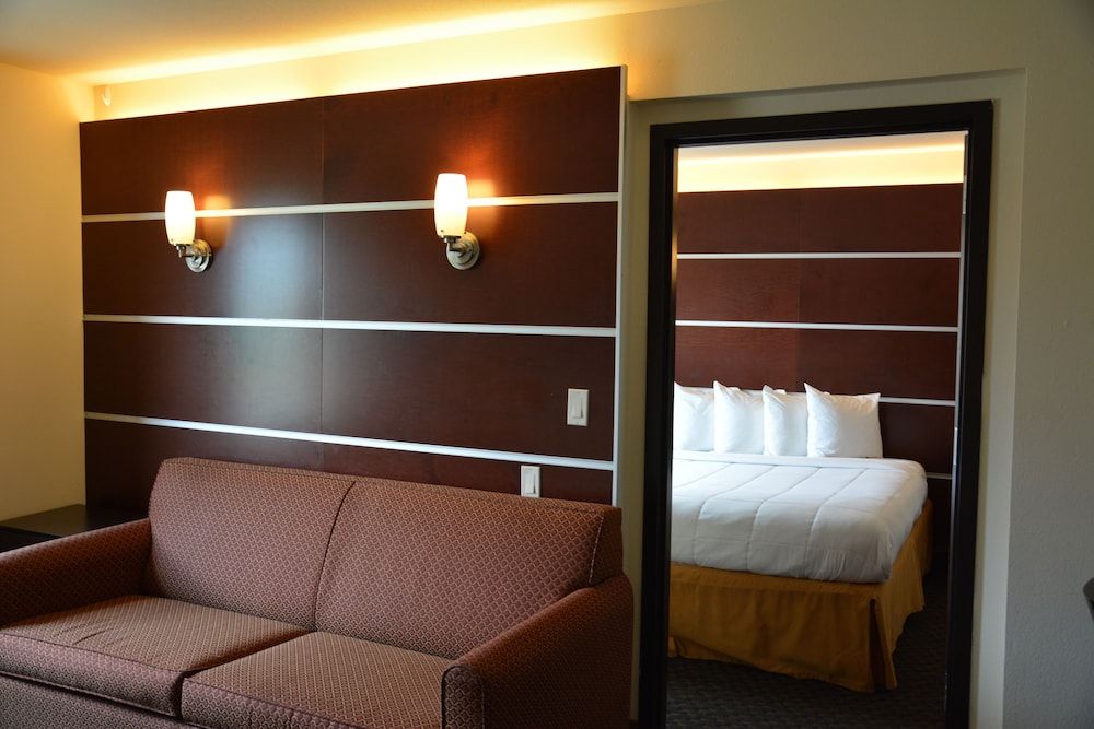 Suite, 1 Bedroom, Non Smoking (1 King Bed)