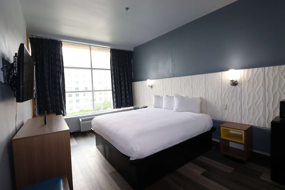Suite, 1 Bedroom, Non Smoking (1 King Bed)