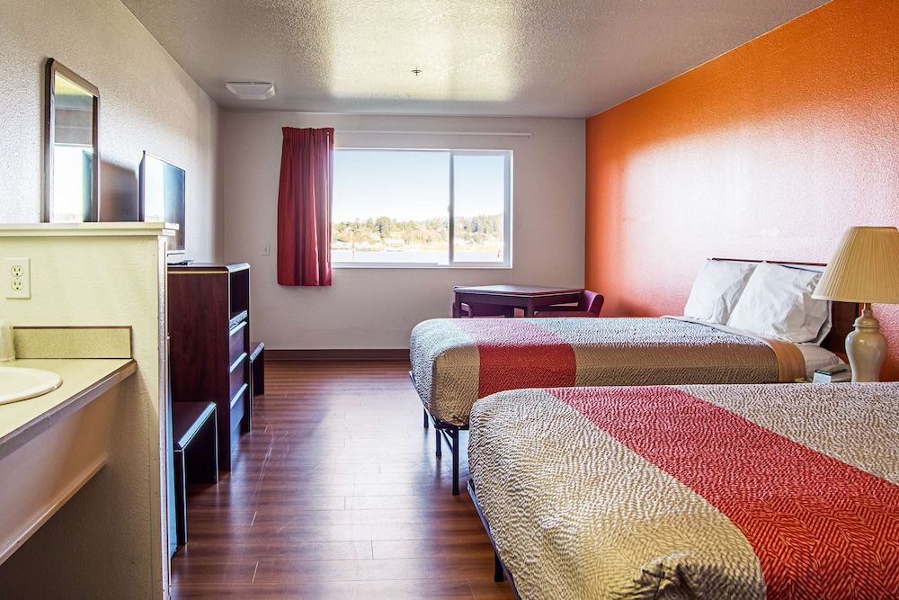 Deluxe Room, 2 Queen Beds, Non Smoking, Refrigerator & Microwave