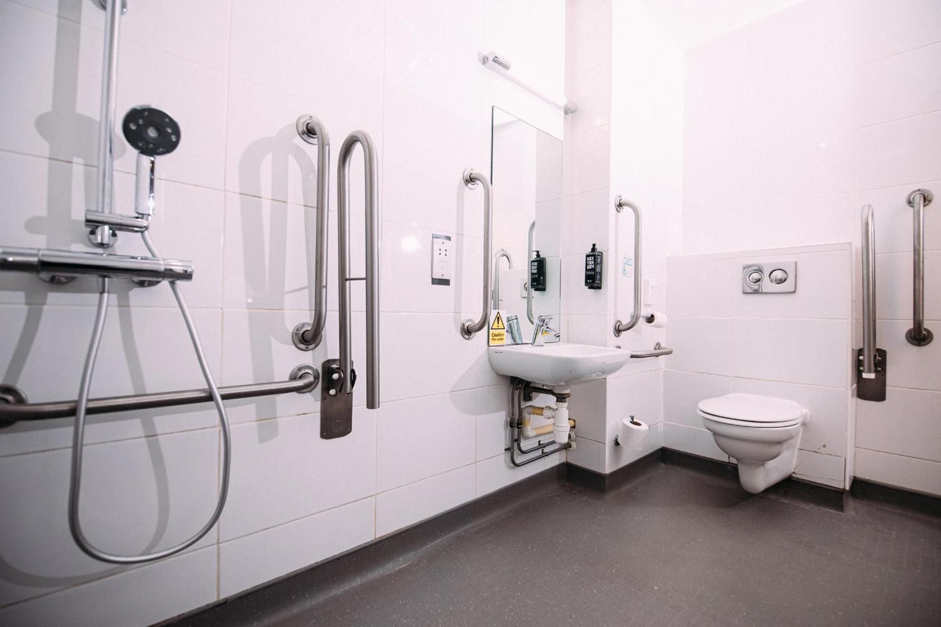 ibis Belfast City Centre Accessible Double Room with 1 double bed 3