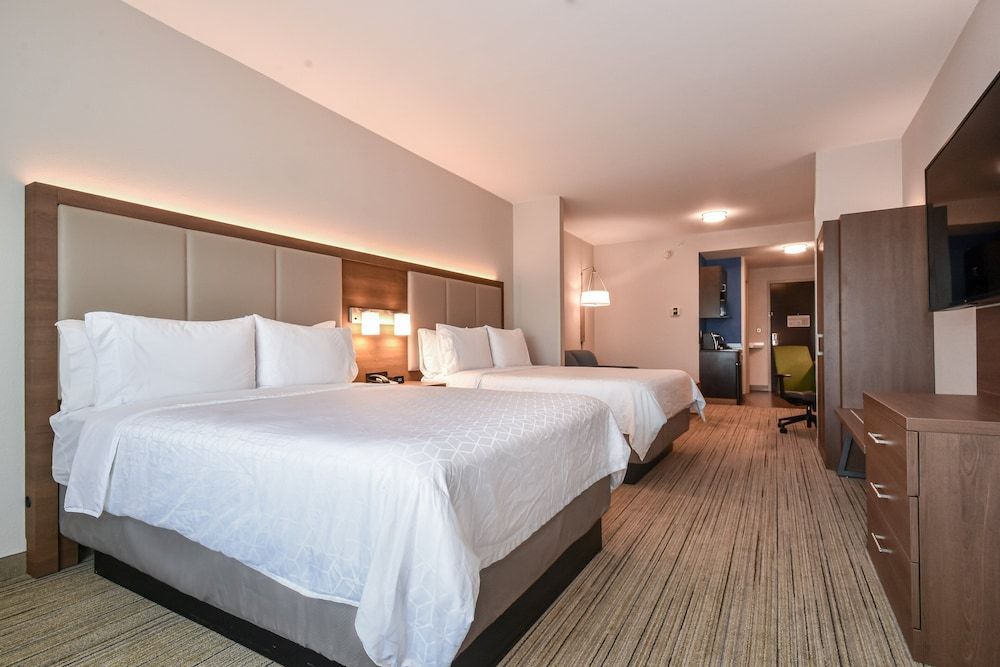Suite, 1 King Bed (Extra Living Area)