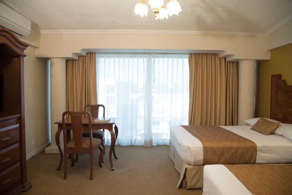 Country Plaza Junior Suite 4