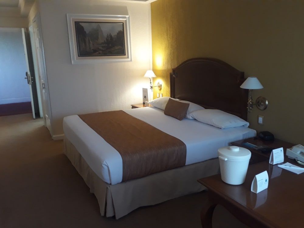 Country Plaza Standard Room 4