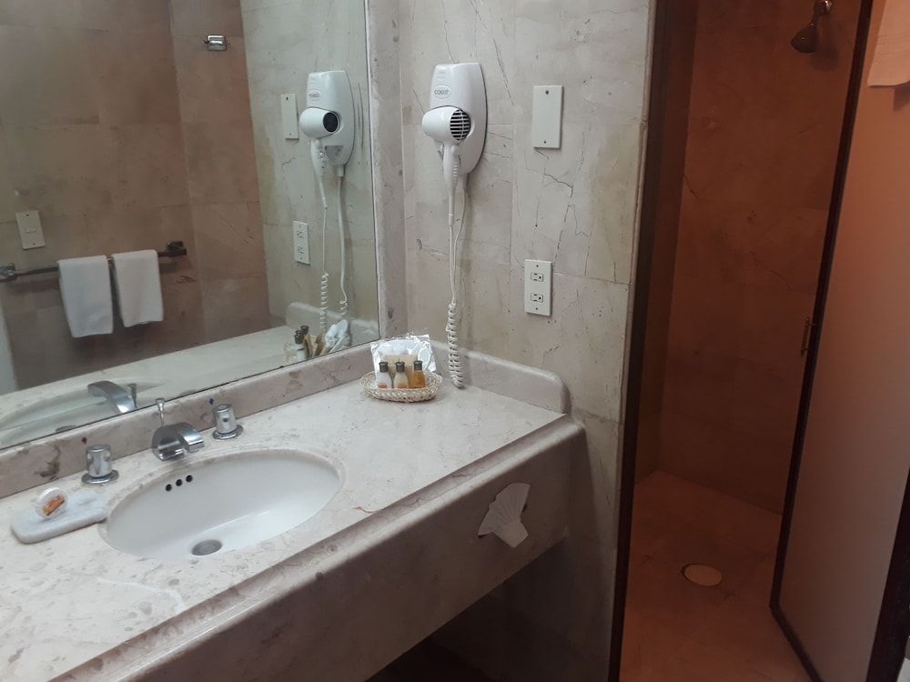 Country Plaza Standard Room, 2 Double Beds 5