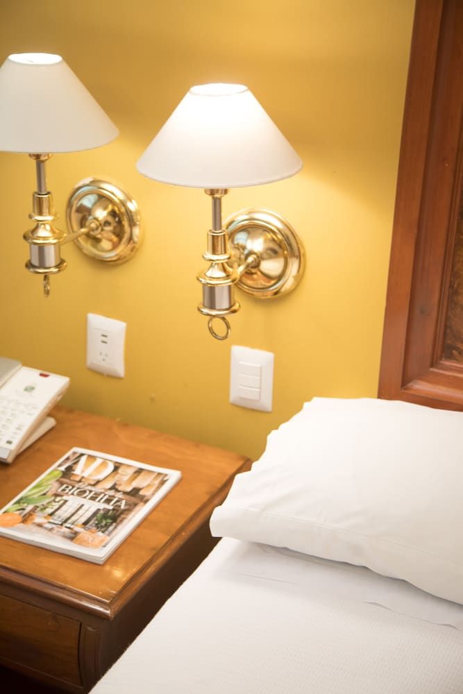 Country Plaza Standard Room 2