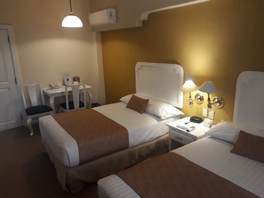 Country Plaza Standard Room, 2 Double Beds 2