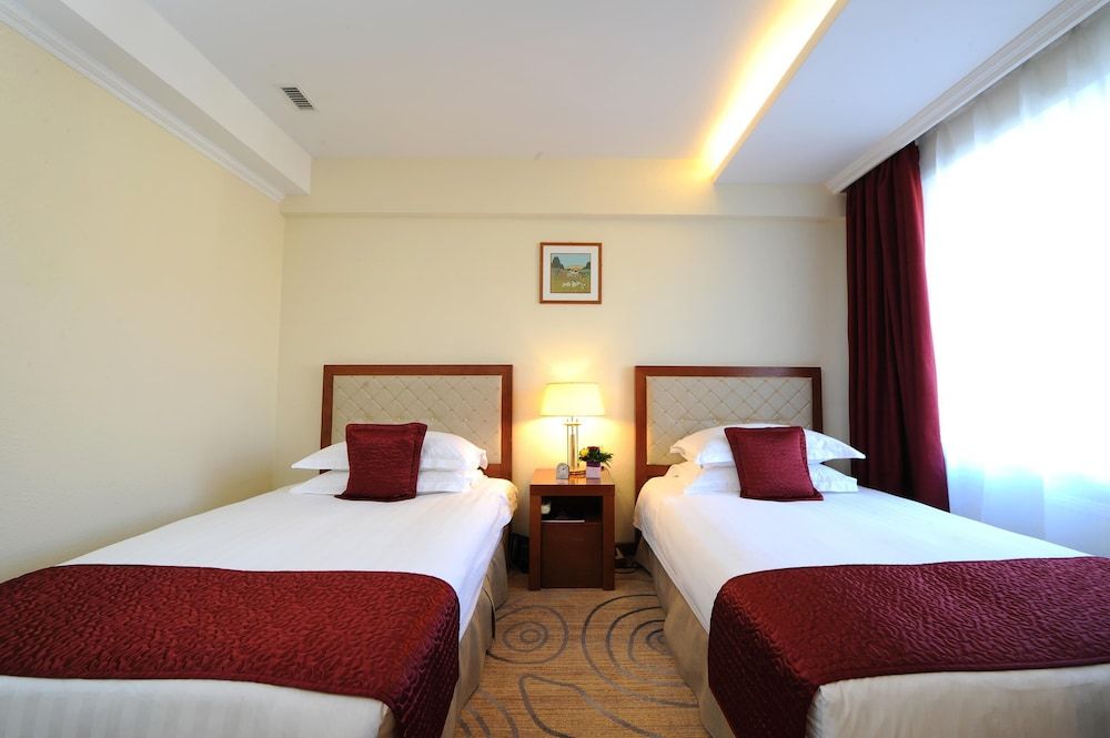 Kempinski Hotel Khan Palace Classic Room (Classic Twin) 2