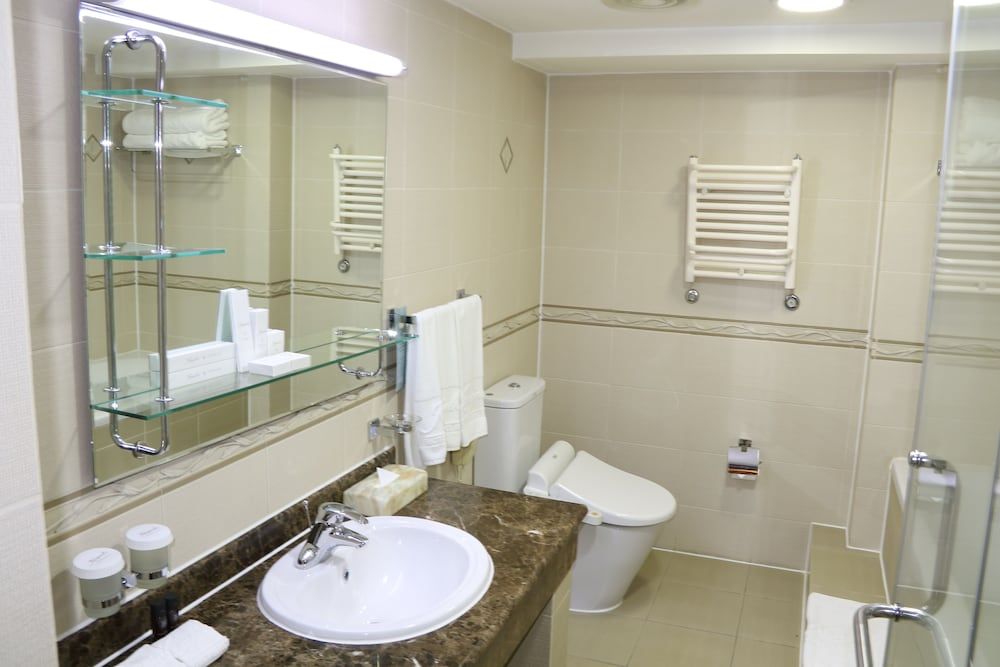 Kempinski Hotel Khan Palace Classic Room (Classic Twin) 5