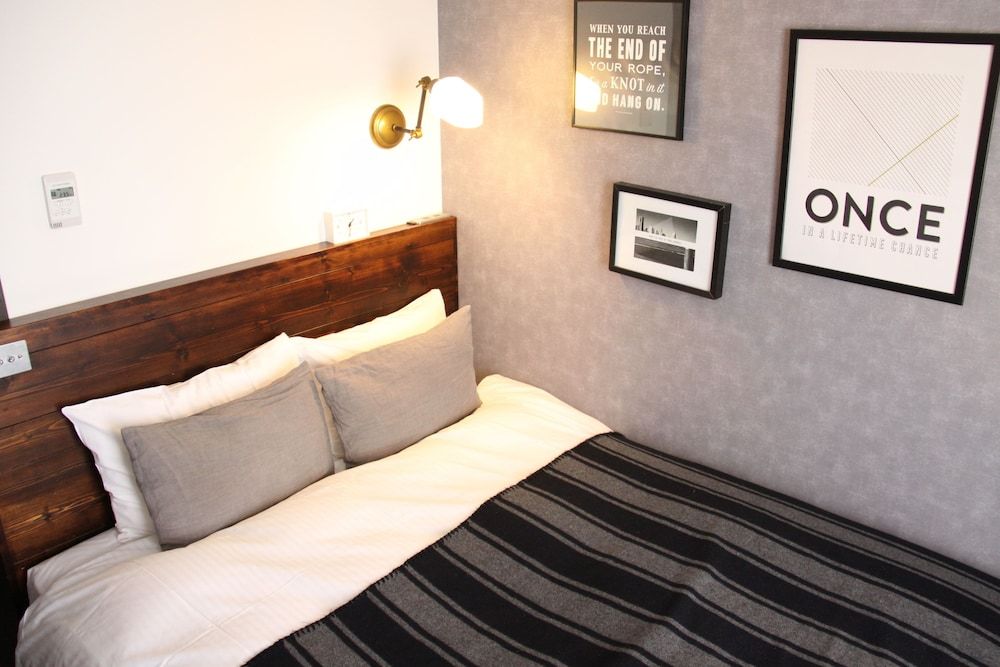 Hotel The Knot Yokohama Small Double Room, Non Smoking 8