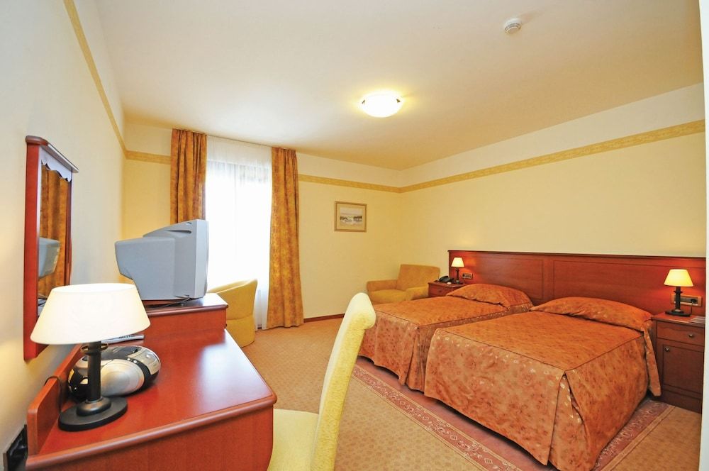 Comfort Double or Twin Room, 1 Bedroom, Non Smoking, Partial Ocean View (with Twin Bed)