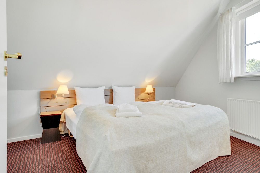 Suite, 1 Bedroom, City or Garden View, Balcony/Patio, Kitchen