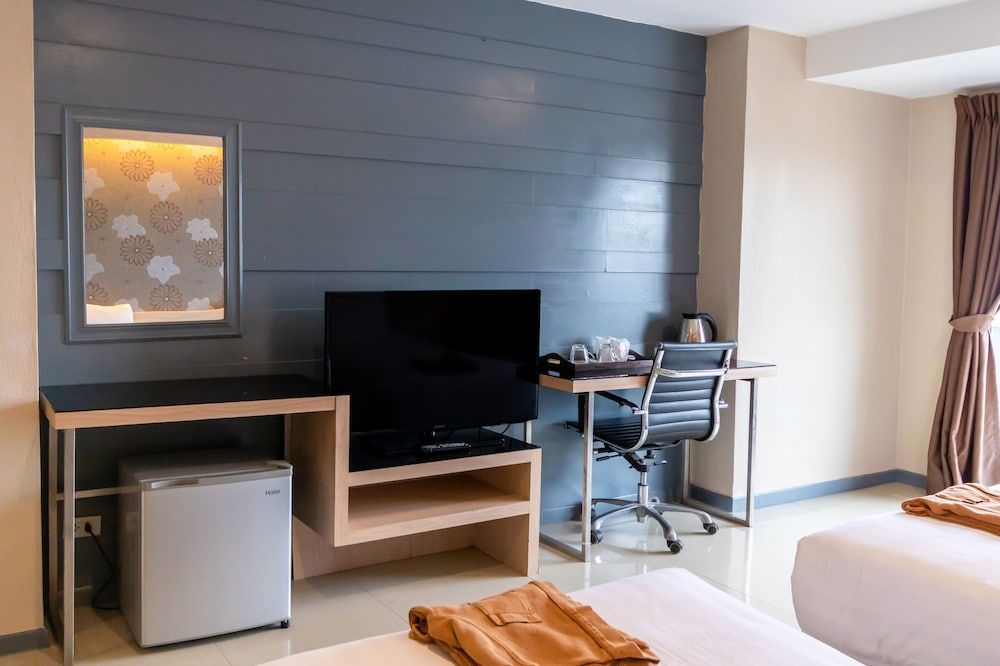 undefined Avana Hotel and Convention Centre 4