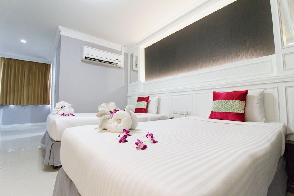 Convenient Park Bangkok Hotel Deluxe Room 2