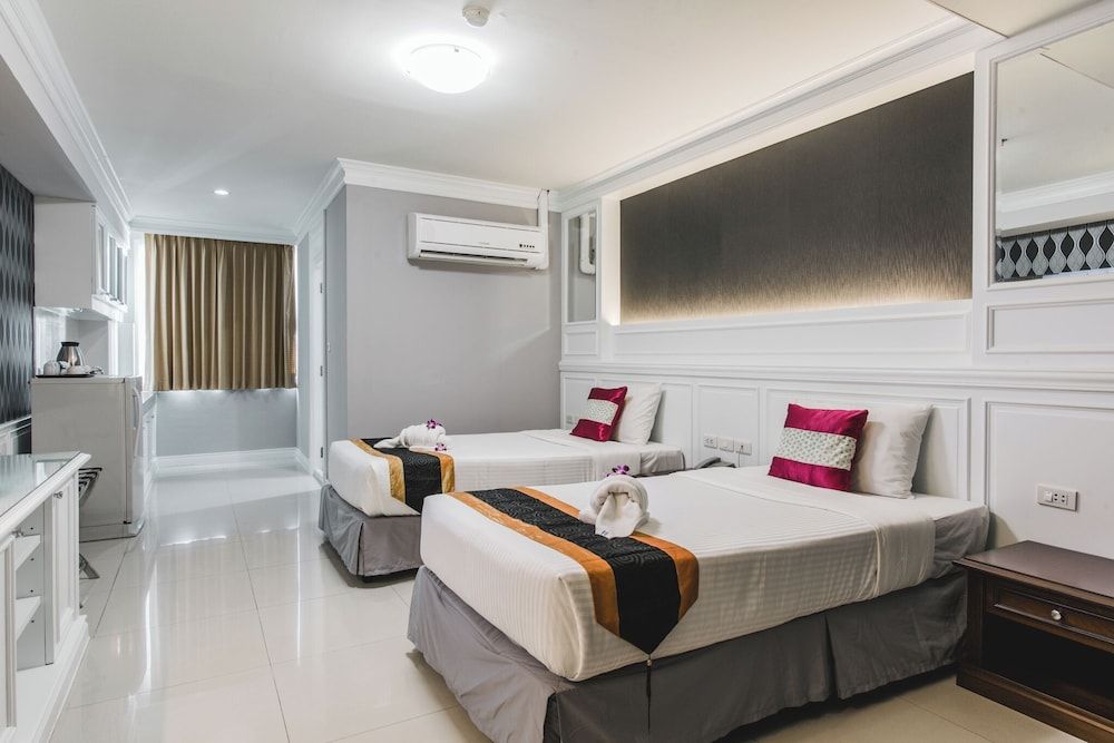 Convenient Park Bangkok Hotel Deluxe Room