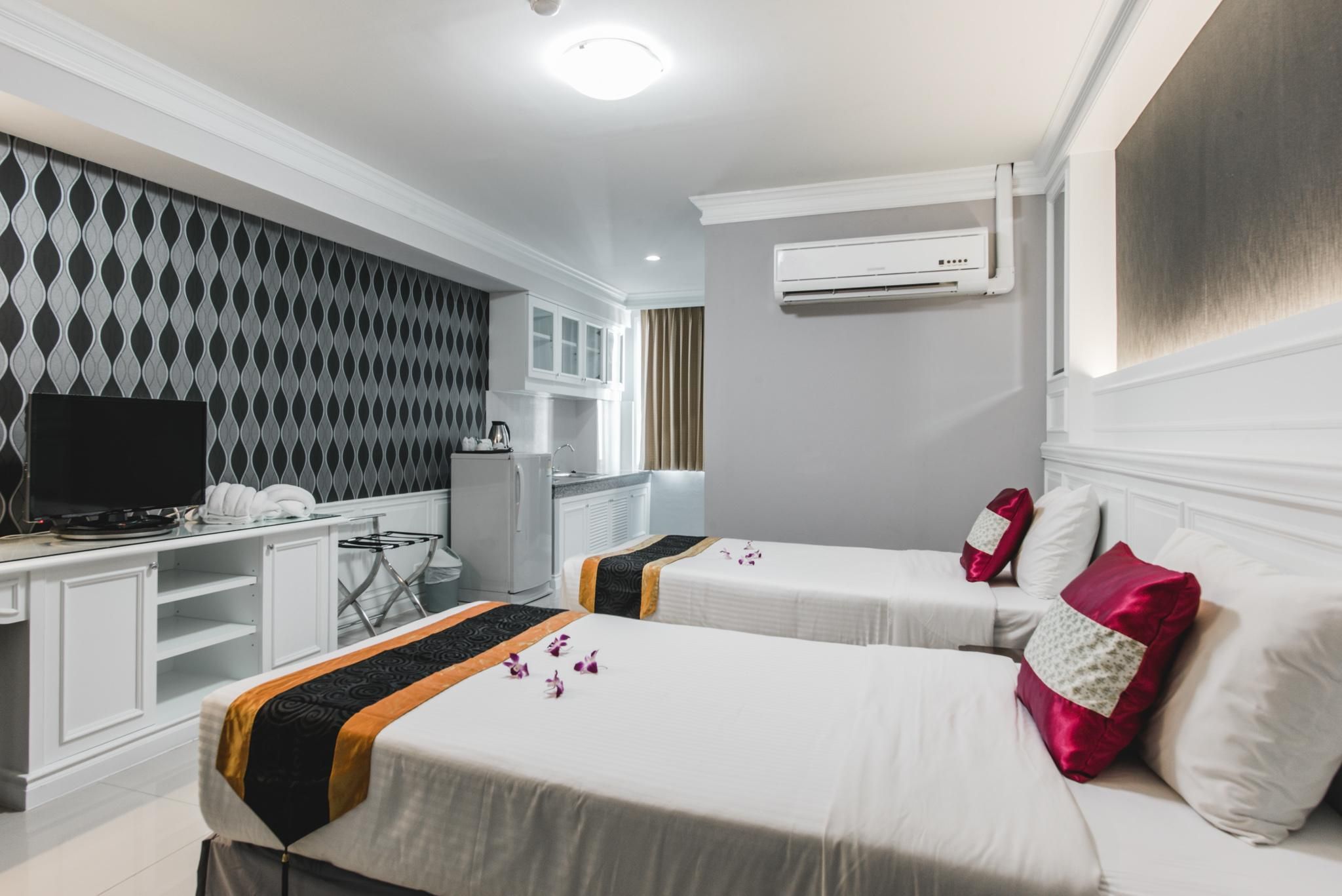 Convenient Park Bangkok Hotel Deluxe Room 7