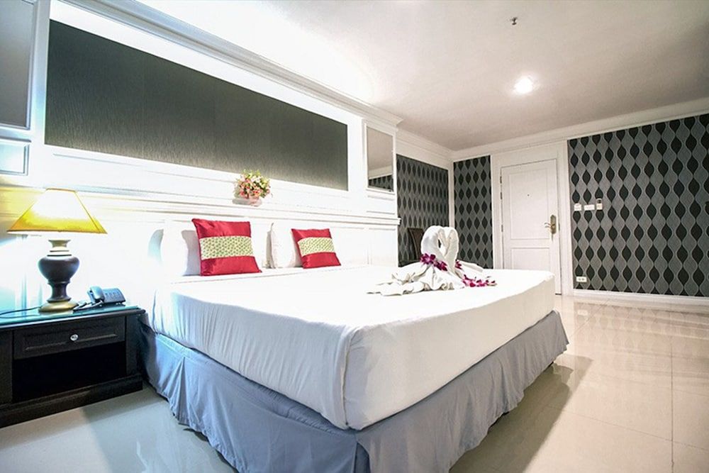 Convenient Park Bangkok Hotel Deluxe Room 6
