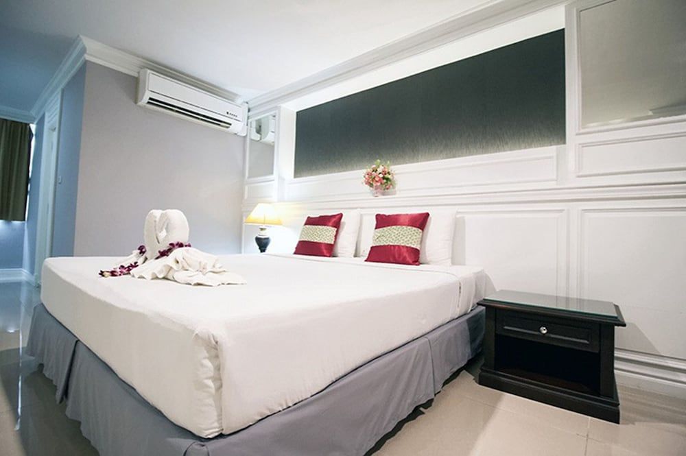 Convenient Park Bangkok Hotel Deluxe Room 5