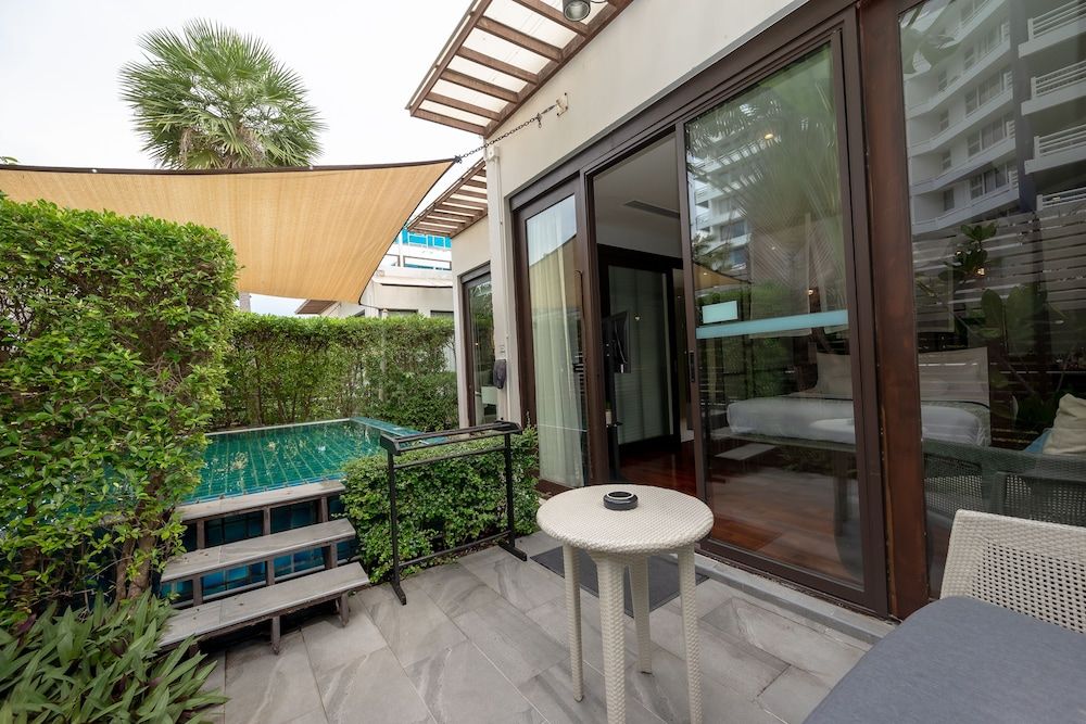 undefined The Rock Hua Hin Beachfront Spa Resort 3