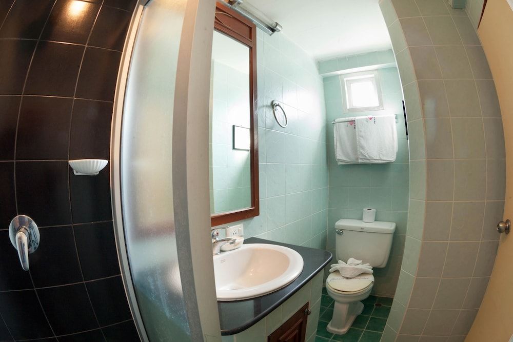 Orchid Hotel and Spa Standard Room, Mountain View 8