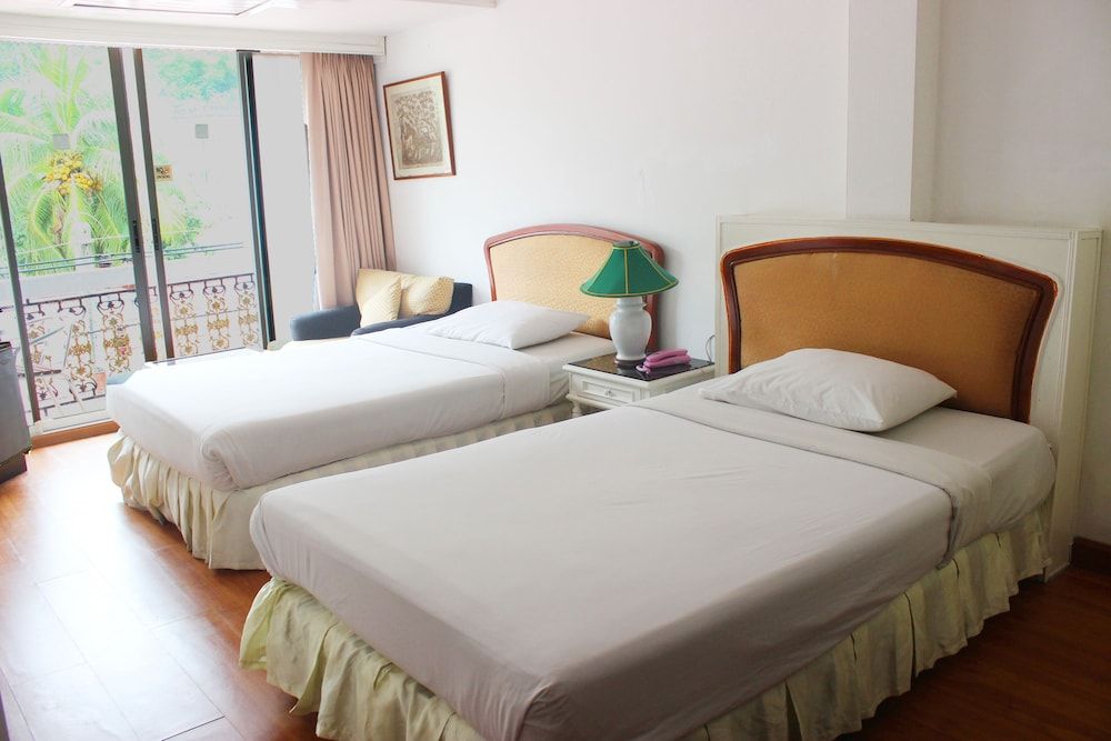 Orchid Hotel and Spa Standard Room, Mountain View 6