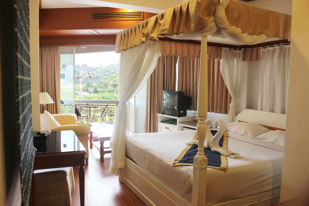 Orchid Hotel and Spa Standard Room, Mountain View 5