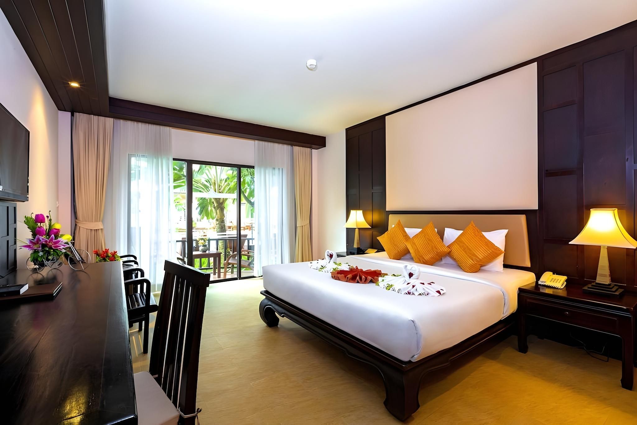 Grand Deluxe Double or Twin Room with Pool Access