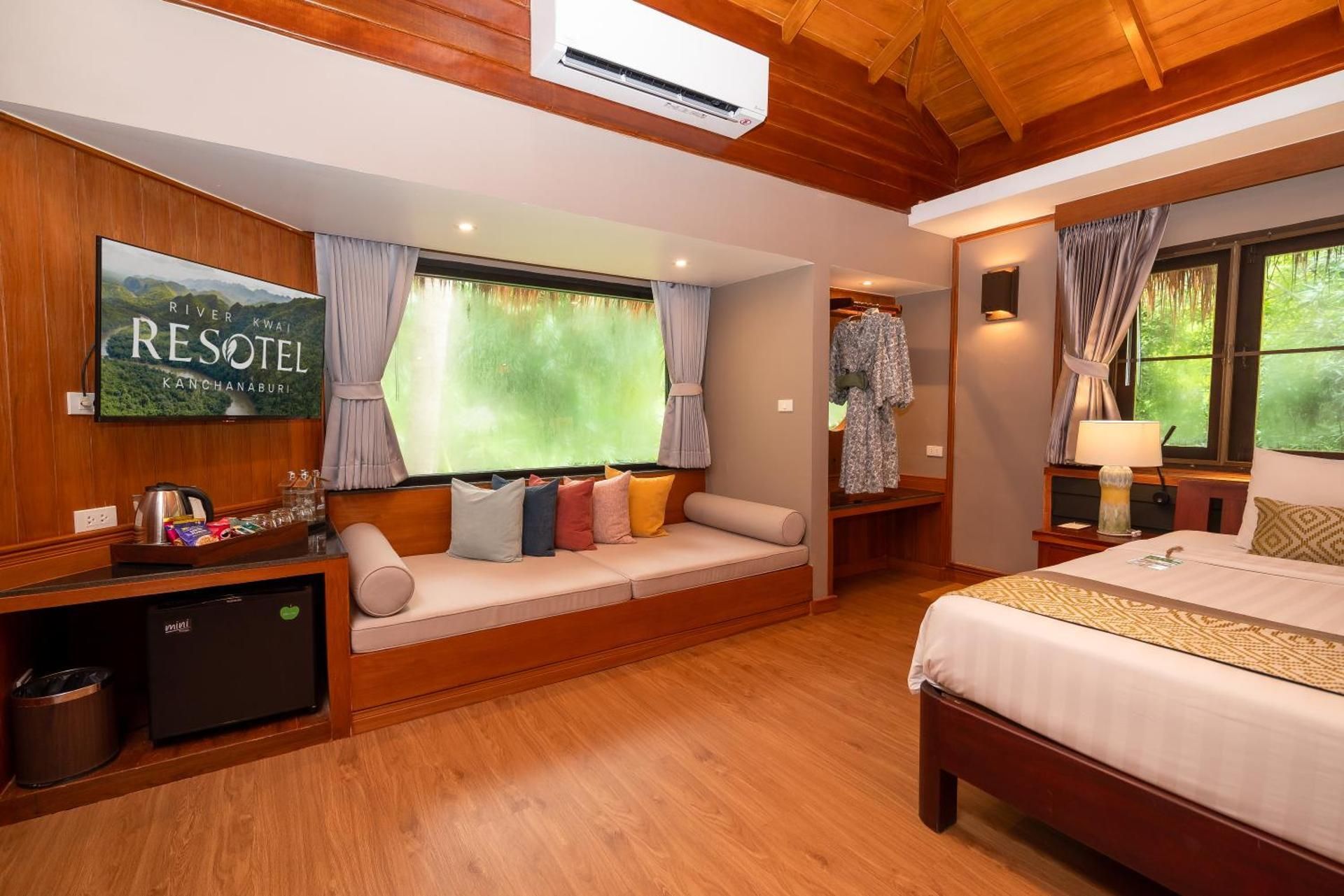 Deluxe Family Room with Bunk Beds