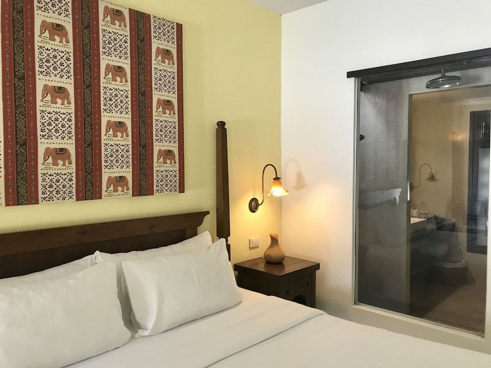 Ao Nang Colors Hotel - Aonang Beach Premium Double Room, 1 Bedroom, Garden View 3