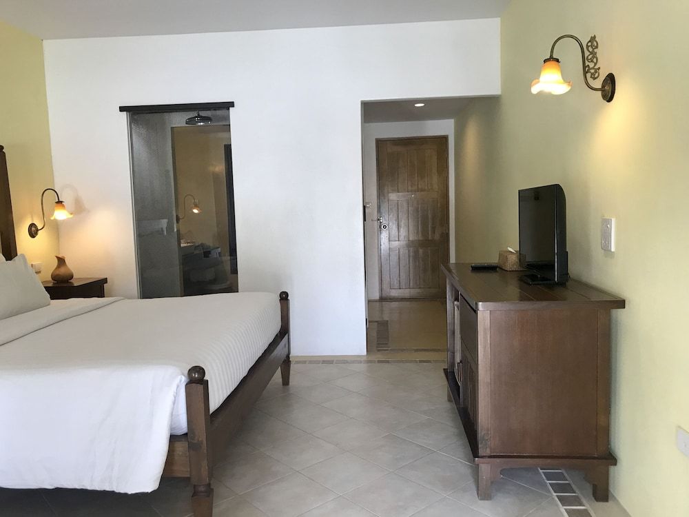 Ao Nang Colors Hotel - Aonang Beach Premium Double Room, 1 Bedroom, Garden View 2