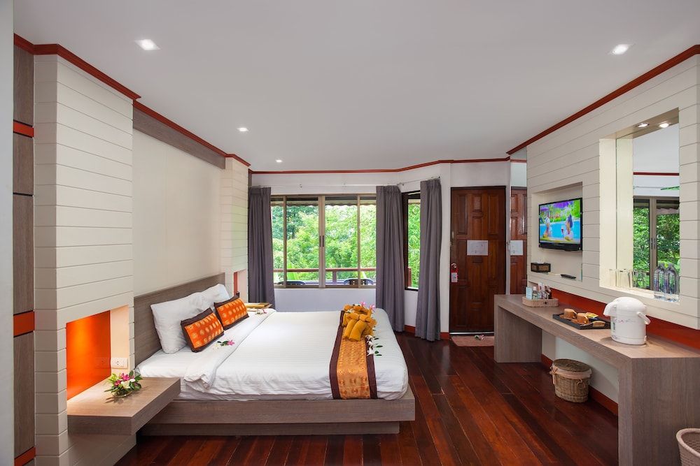 Phi Phi Natural Resort Superior Room 4