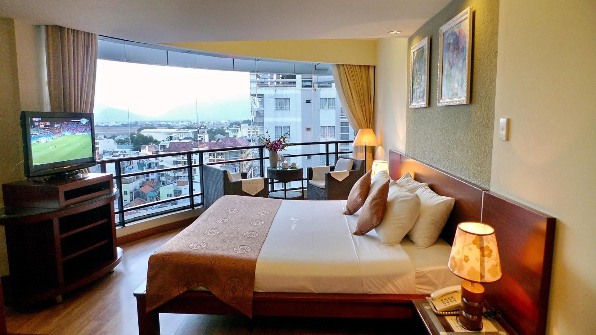 Deluxe Queen Room