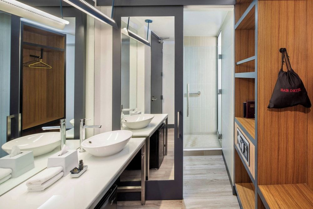 Aloft Phoenix Airport aloft, Room, 1 King Bed 4