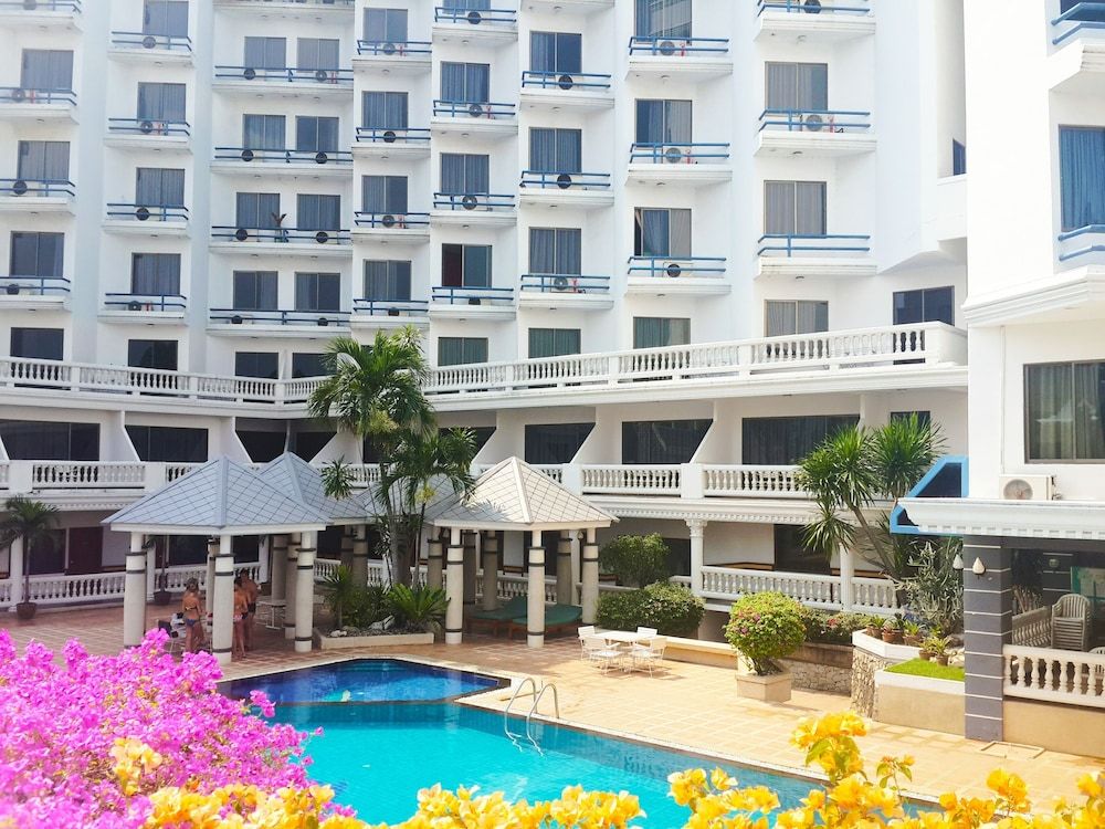 undefined Caesar Palace Hotel 8