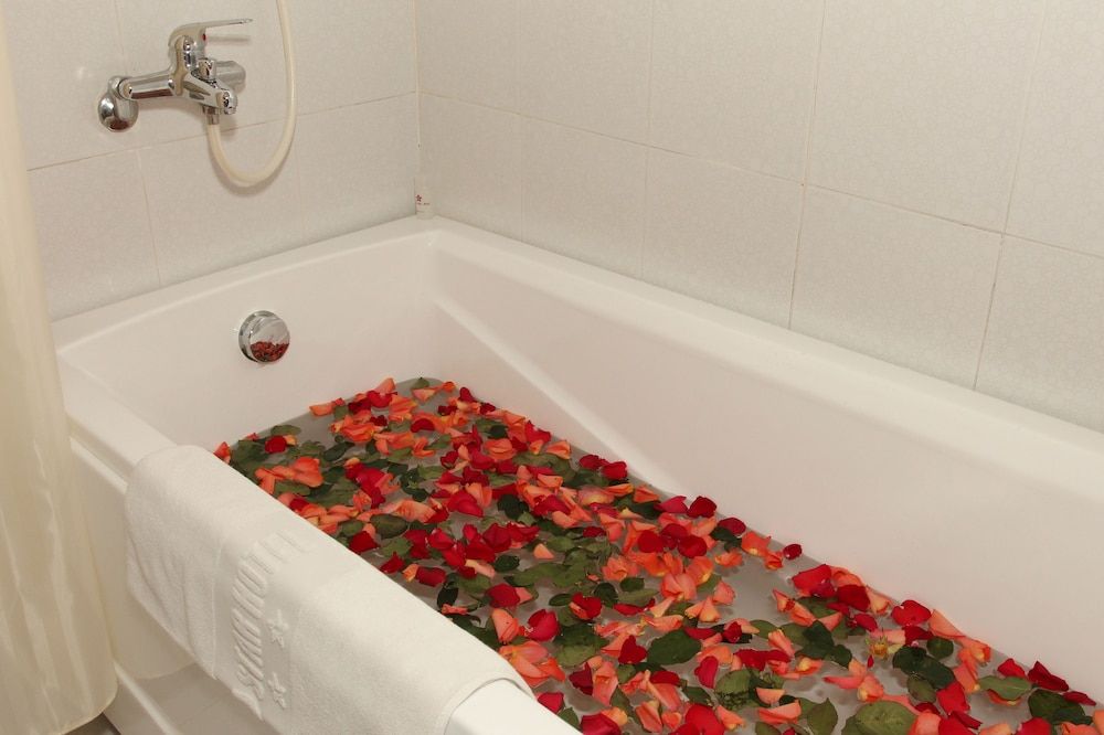 Deep Soaking Bathtub