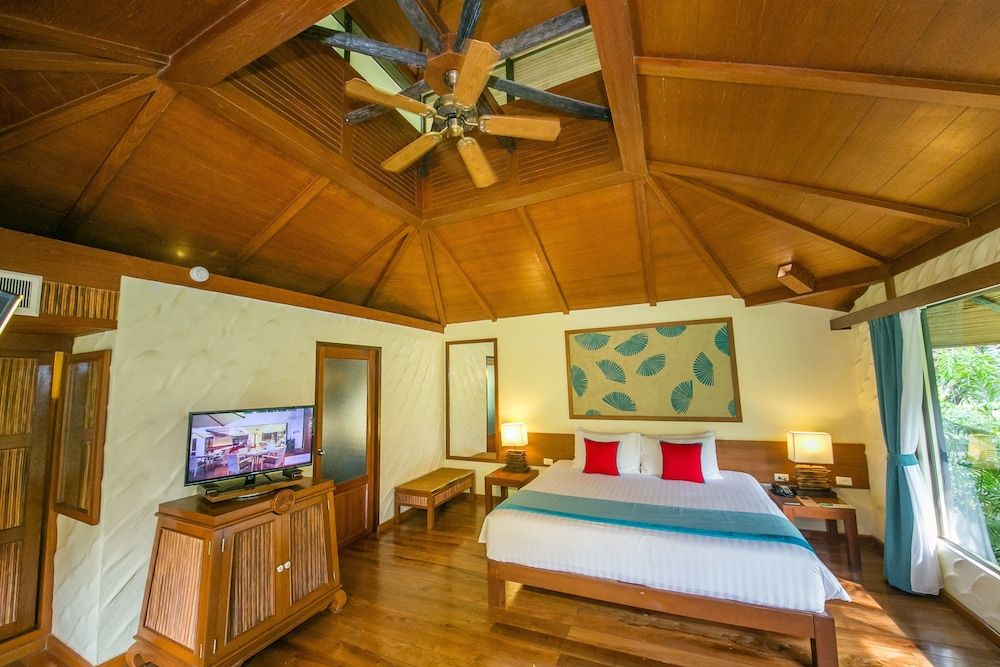 Deluxe Room, 1 King Bed, Garden View (Premium, Cabana)