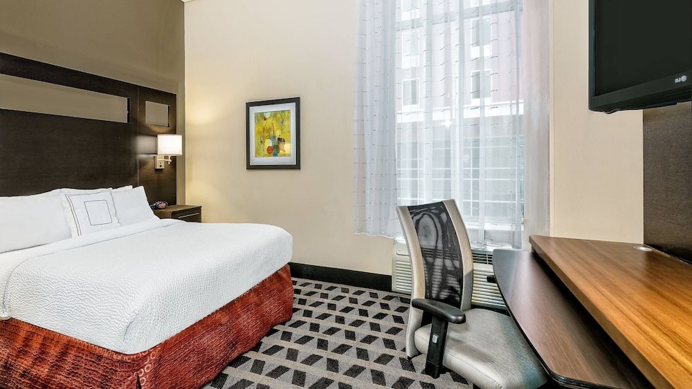 Suite, 1 King Bed with Sofa bed, City View, Corner
