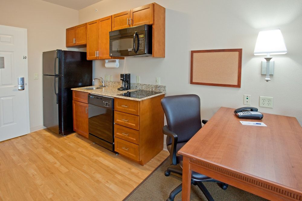 Suite, 1 Queen Bed, Accessible Bathtub (Accessible Tub)