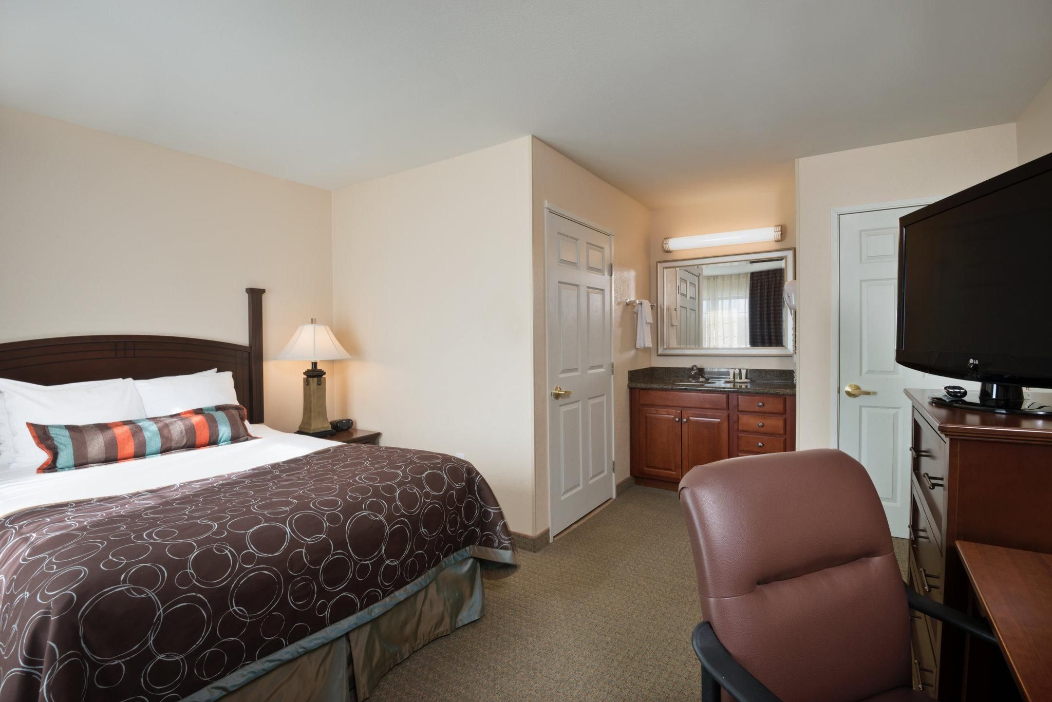 1 Bedroom Suite 1 Queen Bed Non-Smoking